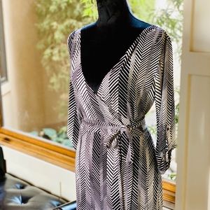 BCBGMAXAZRIA .. WRAP DRESS ..